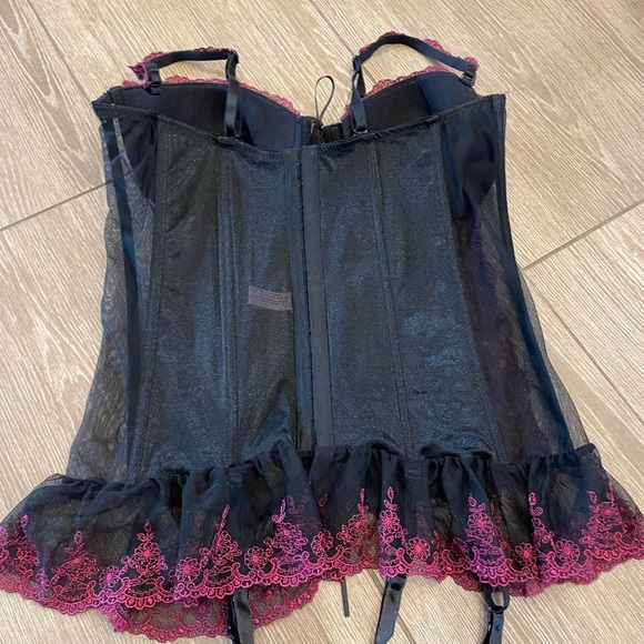 Black and Pink Lace Corset - Picture 4 of 15
